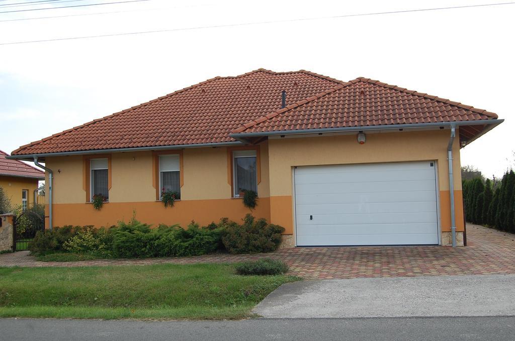 Mediterrán Vendégház Nagyatád Exterior foto